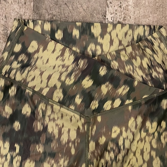 Aerie OFFLINE Shine High Waisted Crossover Legging SHIPS SAME DAY - Picture 5 of 12